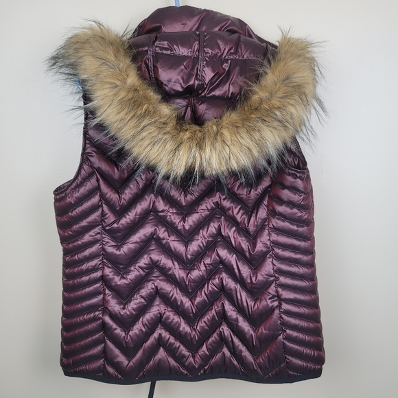 Calvin Klein Plum Puffer Vest size S - Picture 9 of 9